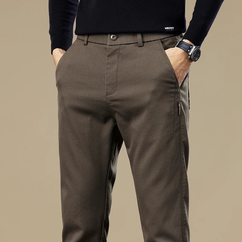 Calça Chino em Sarja Masculina - Linha Urbana