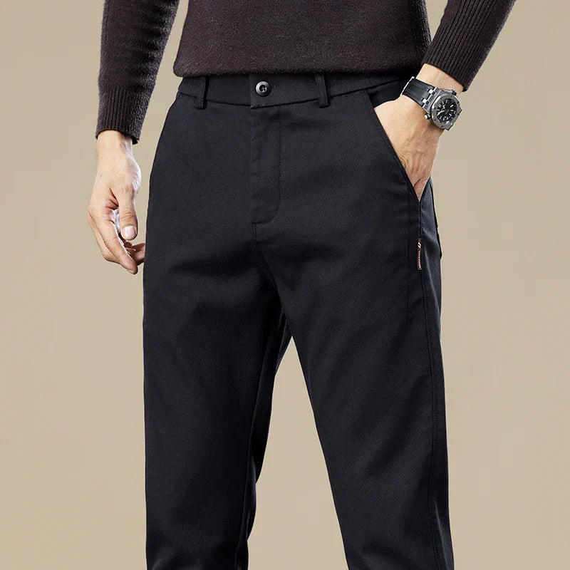 Calça Chino em Sarja Masculina - Linha Urbana