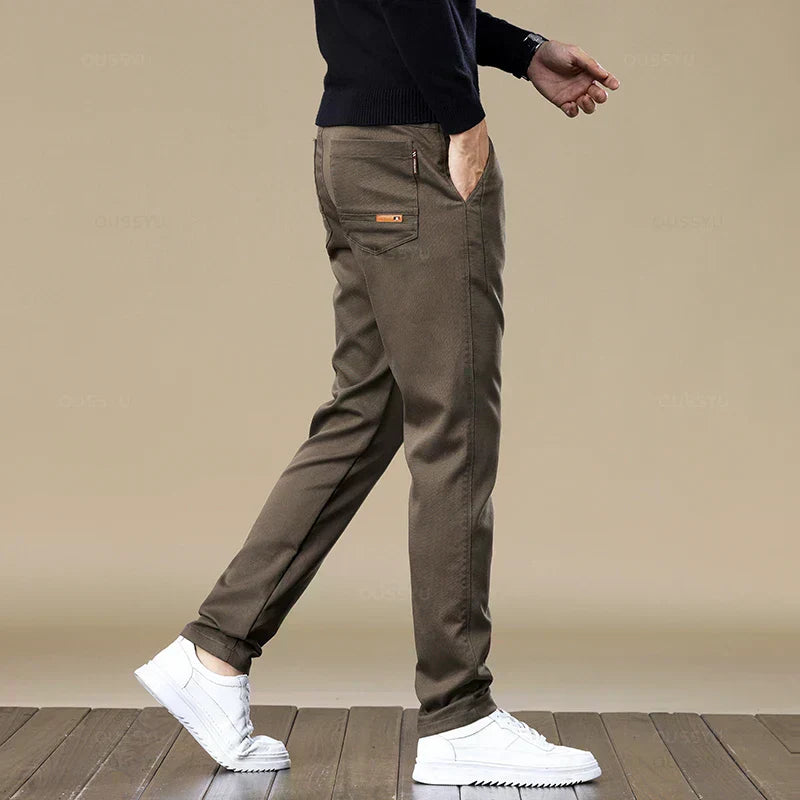 Calça Chino em Sarja Masculina - Linha Urbana